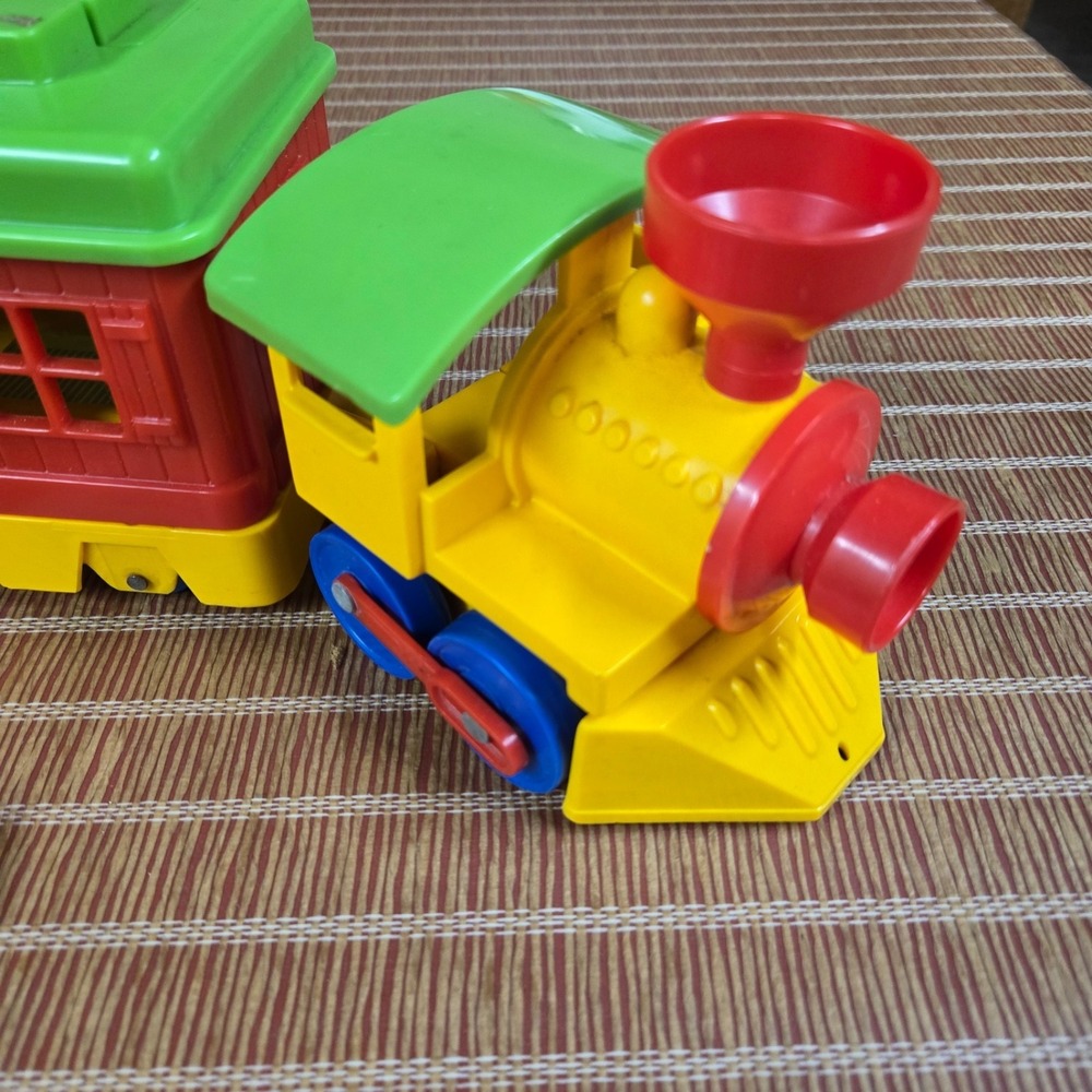 VINTAGE 1975 IDEAL THINK & LEARN LIVE-IN TRAIN w/MacMAGNET MAGNETIC FAMILY w/Box - Picture 2 of 16